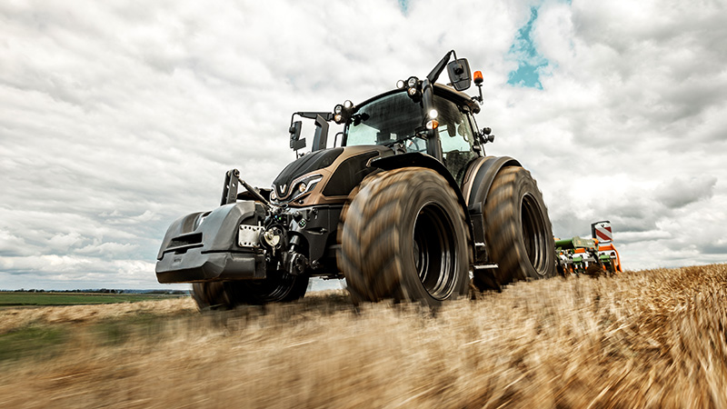 valtra-75-years-brown-matt-design_03_450x800.jpg