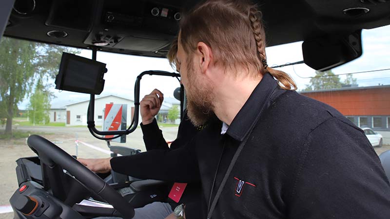 Valtra-Sustainability-Days_station-1-smart-farming_800x450.jpg