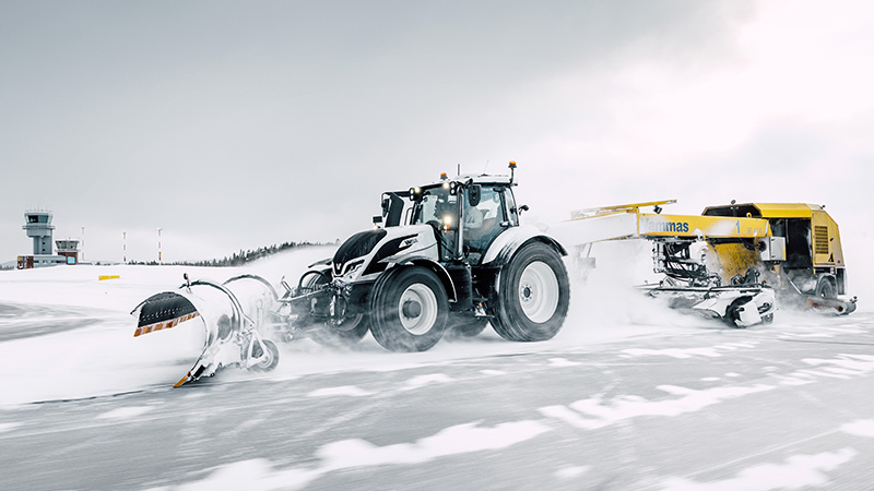 Valtra-Unlimited-Aviation-1_800x450.jpg
