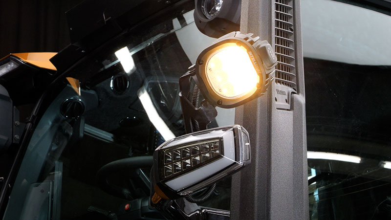 Valtra-Unlimited-work-lights-04-800x450.jpg