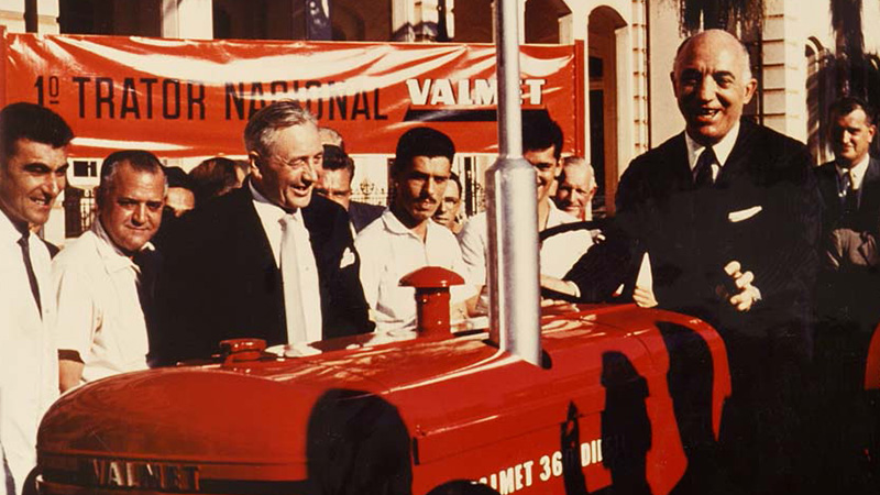 valtra-75-years-3_450x800.jpg