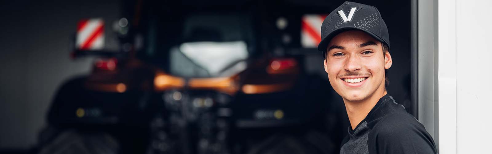 valtra-s-series-quality-tractor-service_1600x500.jpg
