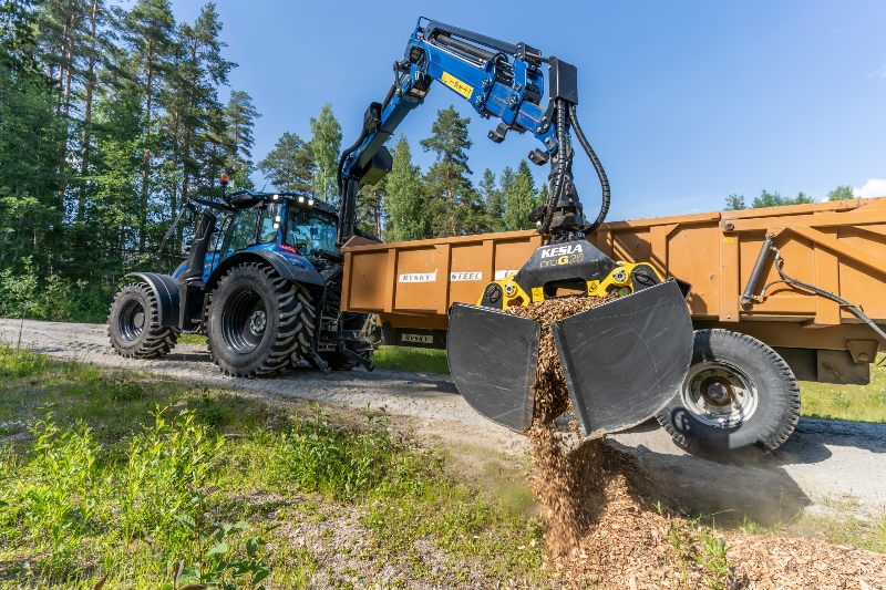 valtra-unlimited-tractor-municipality-kesla-contracting-roadside-800-533.jpg