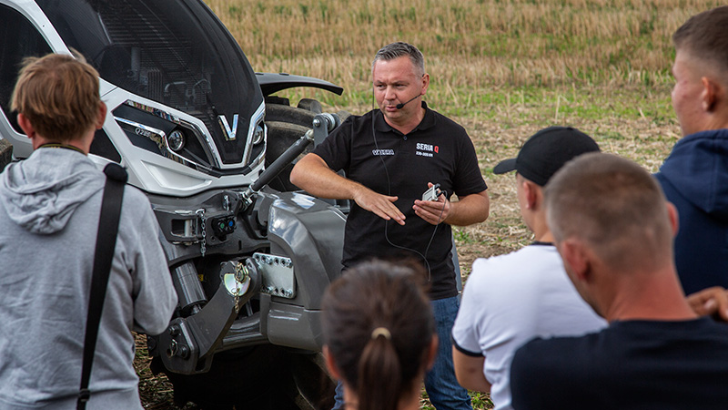 A Valtra product specialist presents the Valtra Q Series tractor at a SMartTour event