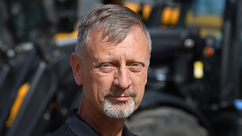 tommy-antill-growing-rye-with-renewable-diesel-and-valtra-tractors_800x450.jpg