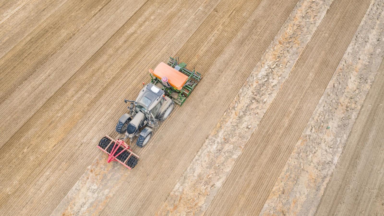 precision-farming-tools-such-as-valtra-guide-and-Task-Doc-help-farmers-achieve-better-results-1600x900.jpg