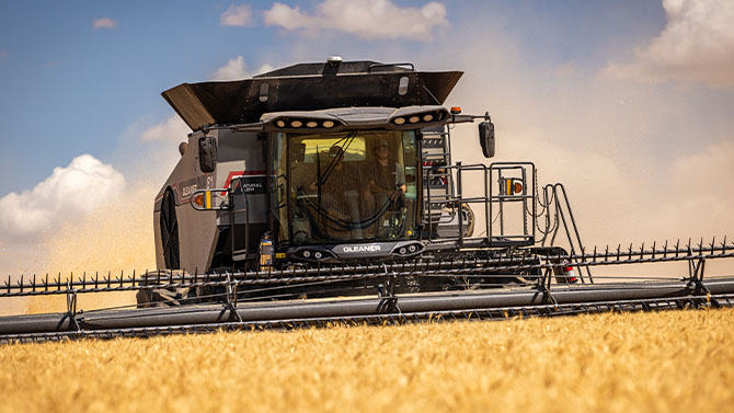 Colheitadeira Gleaner em um campo