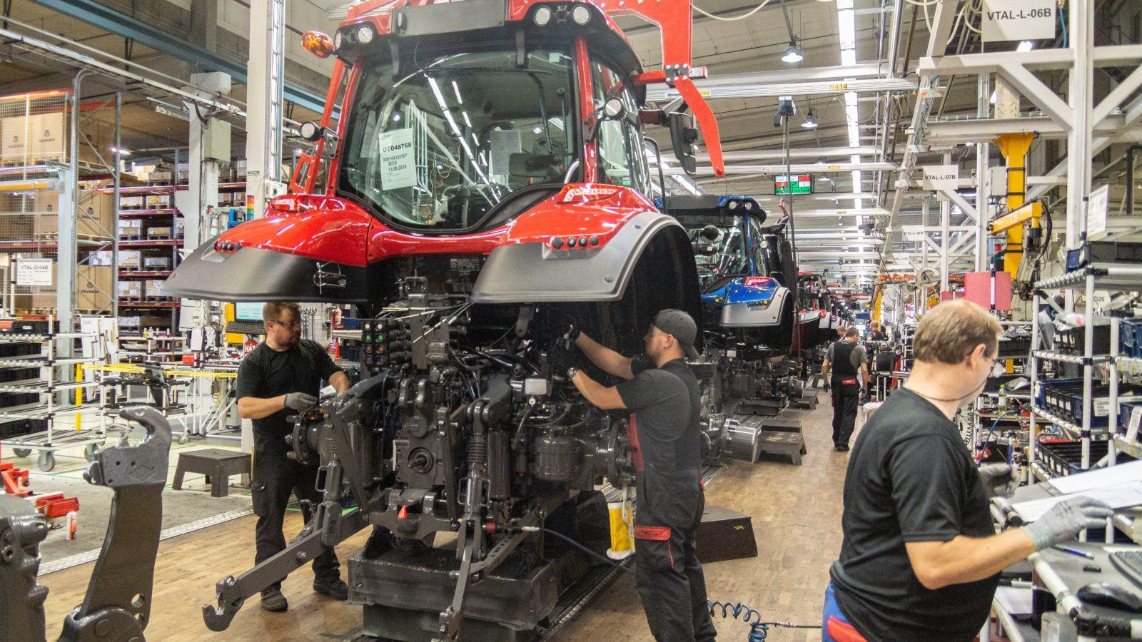 Valtra_tractor_cabin_in_assembly_line-1600x900.jpg
