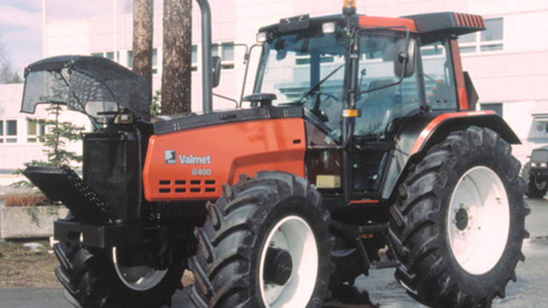 Tractor traffic_800x450.jpg