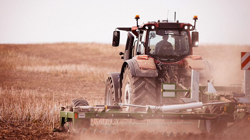 Q-Series-High-Horespower-tractor-01.jpg