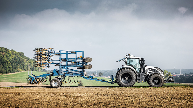 Valtra-Q_Series-safe-farming-tractor.jpg