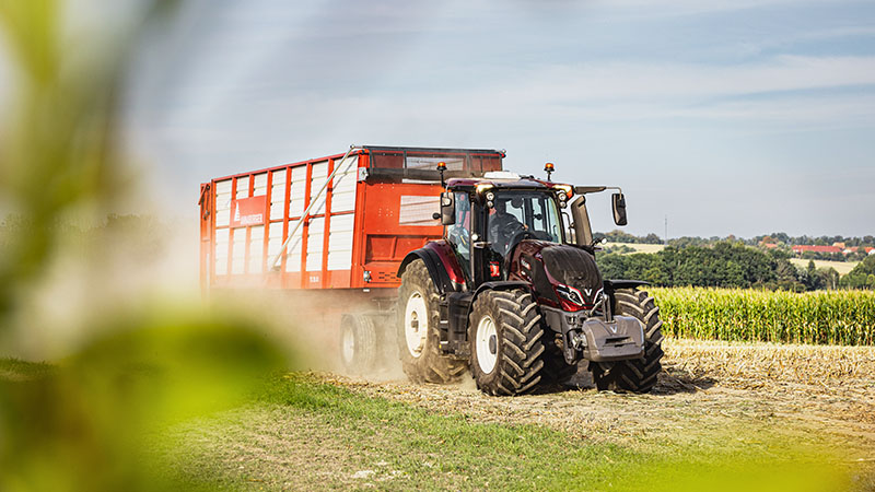 Valtra-sustainable-farming_800x450.jpg