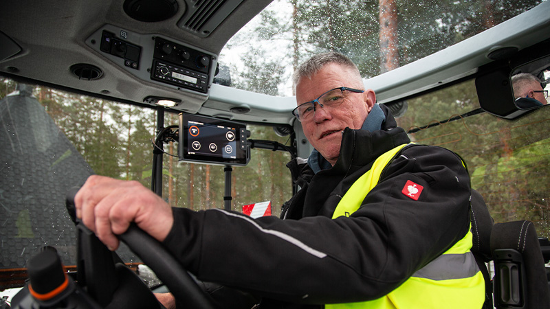 christel-thijssen-valtra-smart-farming-offers-savings_800x450.jpg