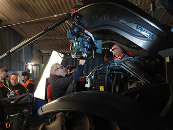 XX_XX_4000_AE_the Crew_NEWROOM_BLOG_355x268_BTS_15.jpg