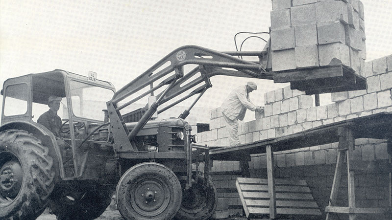 Valtra-front.loader-history-alö-maxe-boxer.jpg