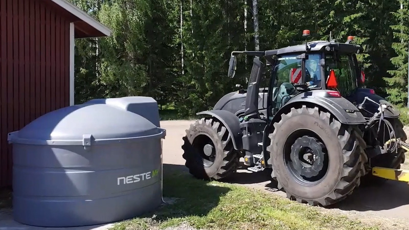 valtra-neste-my-renewable-diesel-for-farmers_450x800.jpg