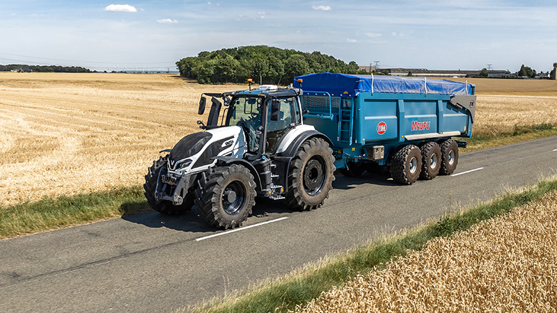 Valtra Q Series tractors (230-305 hp)